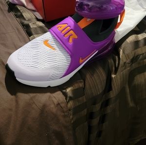 Nike 270 airmax  tennis shoes size 7 youth women's 8 1/2